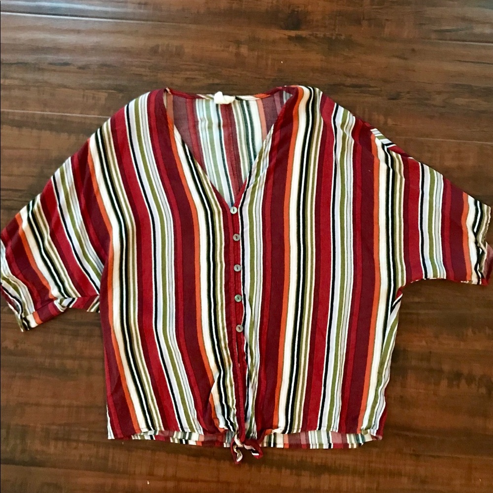 Striped cropped blouse with front tie.